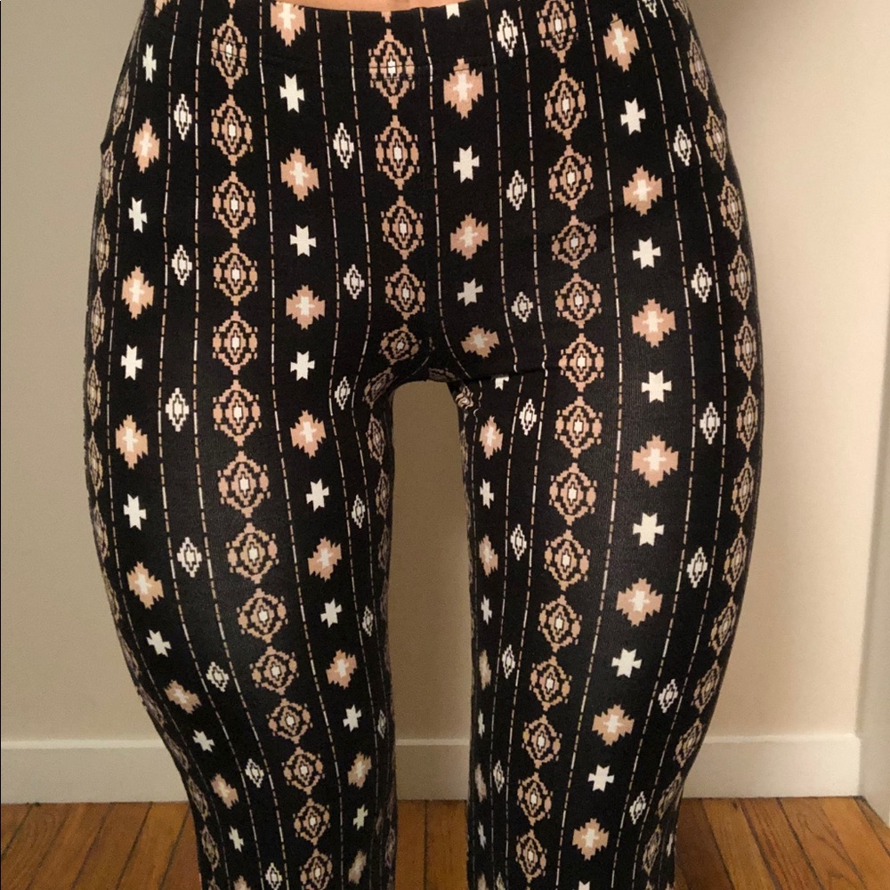 Aztec black, white & tan fun pants. Sz S.